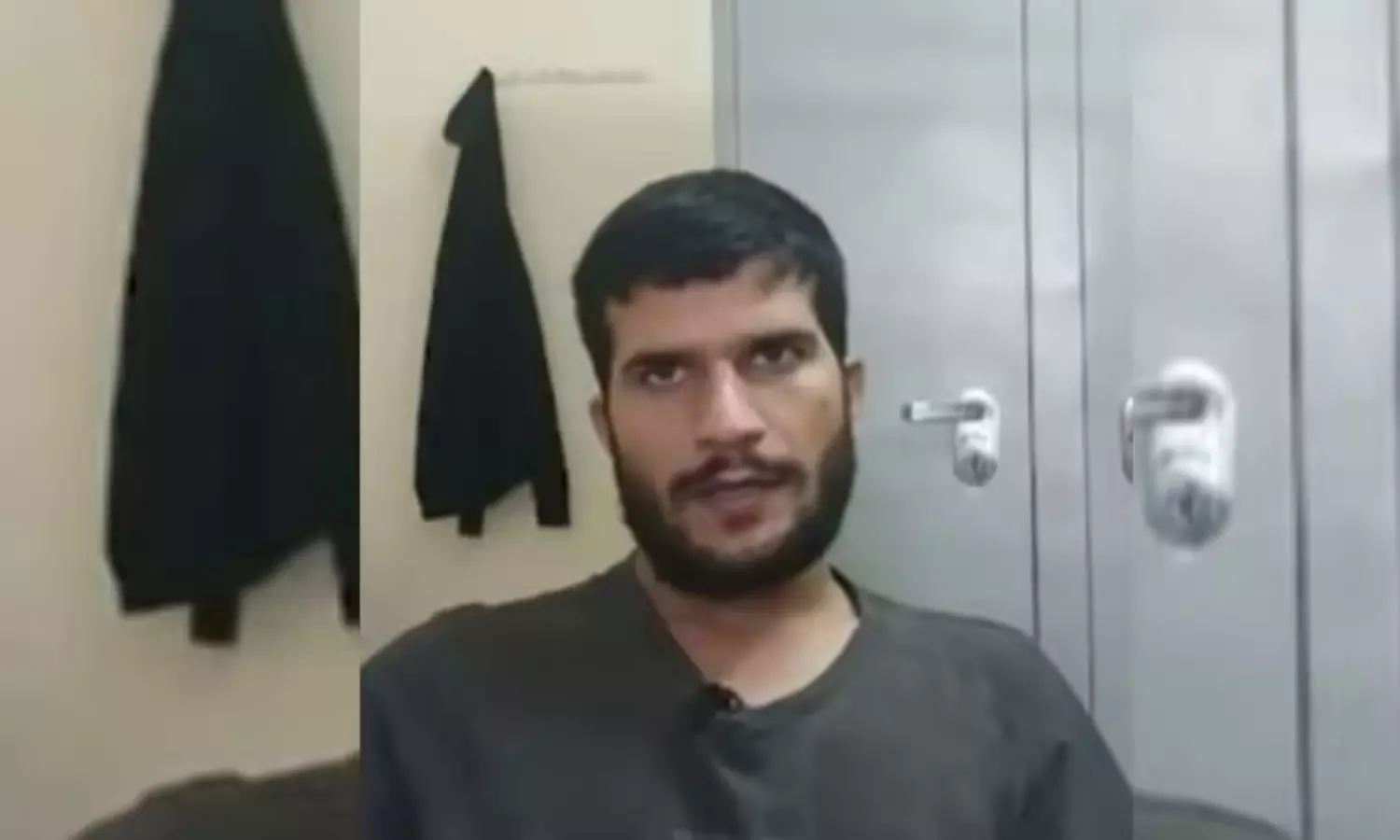 ఢిల్లీ ఉగ్రపేలుళ్ల గురించి.. బయటపడిన ఉమర్ నబీ వీడియోలో సంచలన విషయాలు.. ఢిల్లీ ఉగ్రపేలుళ్ల గురించి.. బయటపడిన ఉమర్ నబీ వీడియోలో సంచలన విషయాలు..