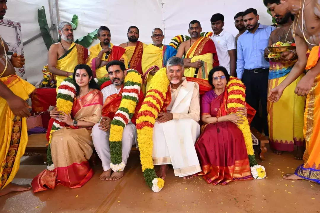 వైరల్ ఫొటోస్ : స్పెషల్ లుక్ లో నారా కుటుంబం!!