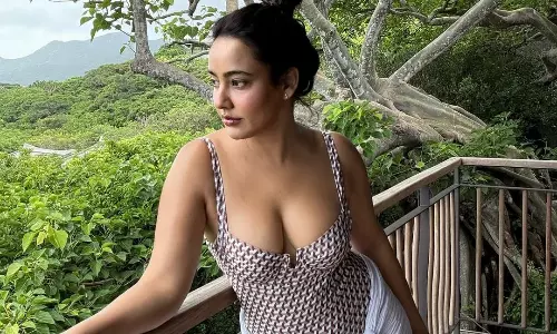 పిక్‌టాక్‌ : ప్రకృతి అందాల నడుమ అందాల నేహా