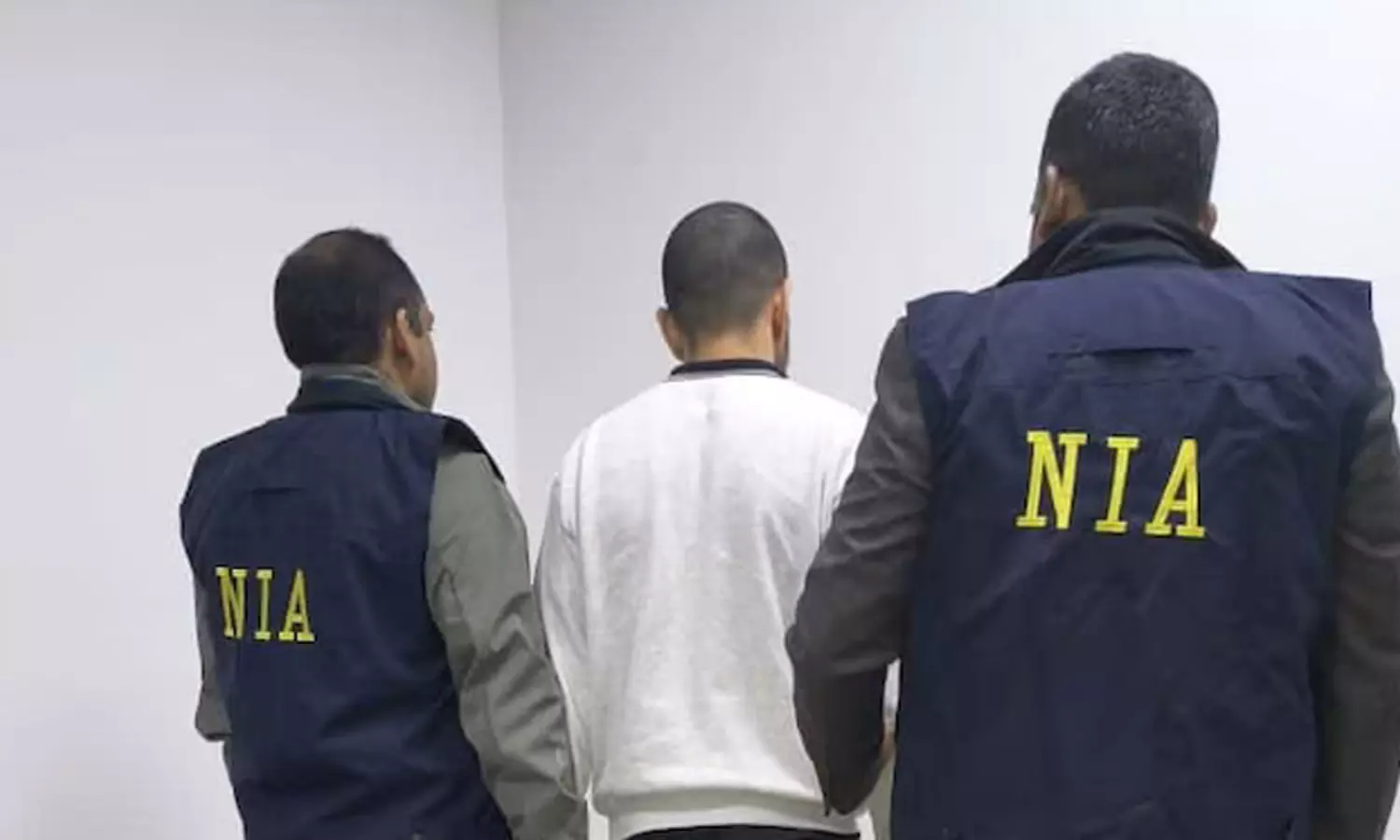 డేంజరస్ గ్యాంగ్ స్టర్ ను ఇండియాకు పంపించిన అమెరికా..