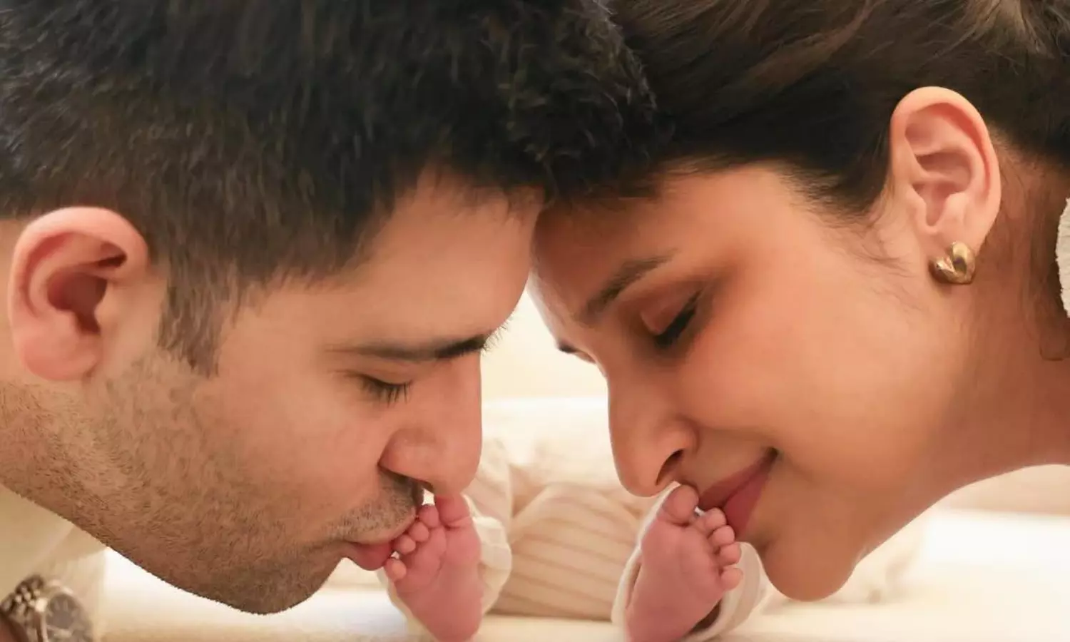 బిడ్డకు నీర్ అని పేరు పెట్టిన పరిణీతి బిడ్డకు నీర్ అని పేరు పెట్టిన పరిణీతి