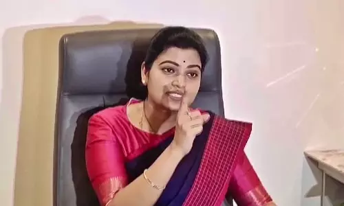 విడదలకు మళ్ళీ బదిలీ ...వైసీపీ మార్క్ పాలిట్విస్ట్ !