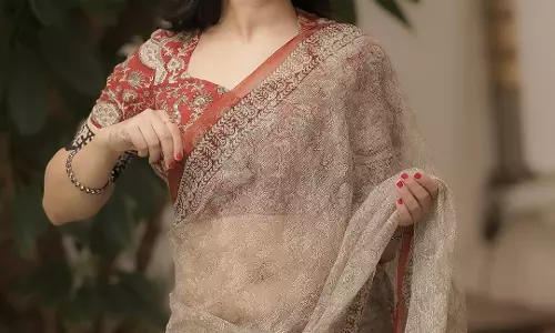 Malvi Malhotra Stuns in Vibrant Multicolor Floral Saree