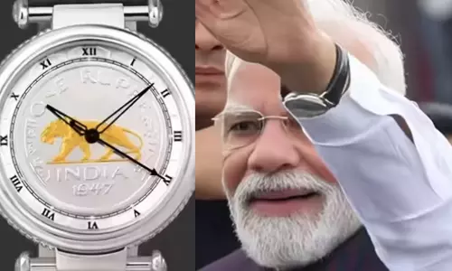 మోదీ చేతి వాచీ.. సూటు.. పుట్ట‌ప‌ర్తిలో సెంట‌ర్ ఆఫ్ ఎట్రాక్ష‌న్‌