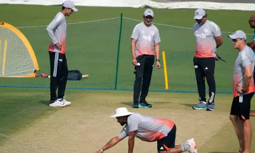 గంగూలీ పిచ్ పై గంభీర్ కు బౌన్స‌ర్.. రిజైన్ కాదు కావాల్సింది రివిజ‌న్