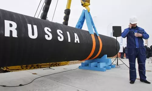 సముద్రంలో చ‌మురు దీపం.. 2 రోజులే గ‌డువు...