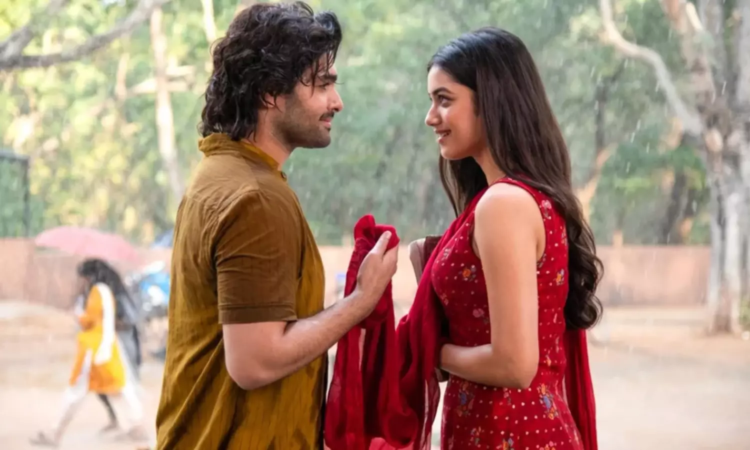 ఫ్యాన్స్ గొడవలకు ఆంధ్ర కింగ్ సమాధానం చెబుతాడా?