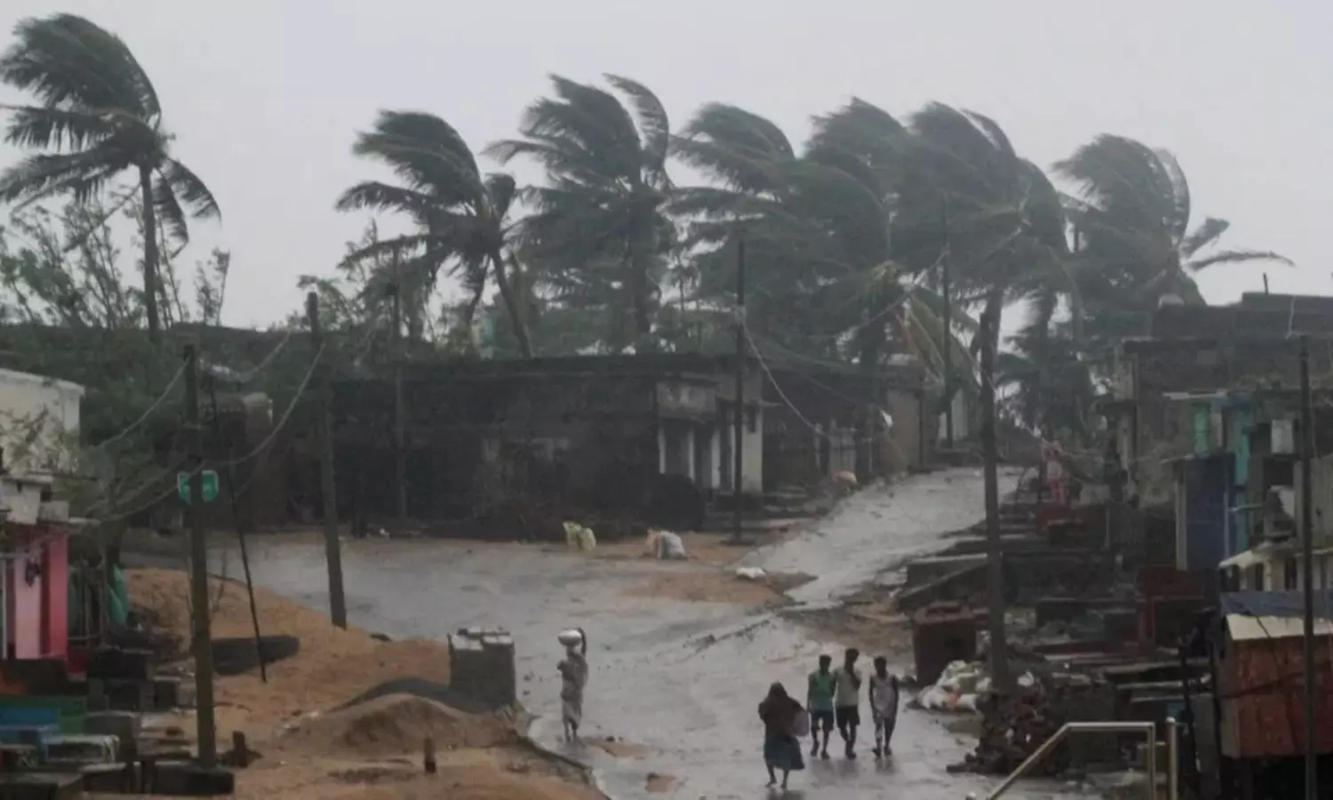 కోస్తా జిల్లాలకు మరో భారీ తుఫాన్ కోస్తా జిల్లాలకు మరో భారీ తుఫాన్