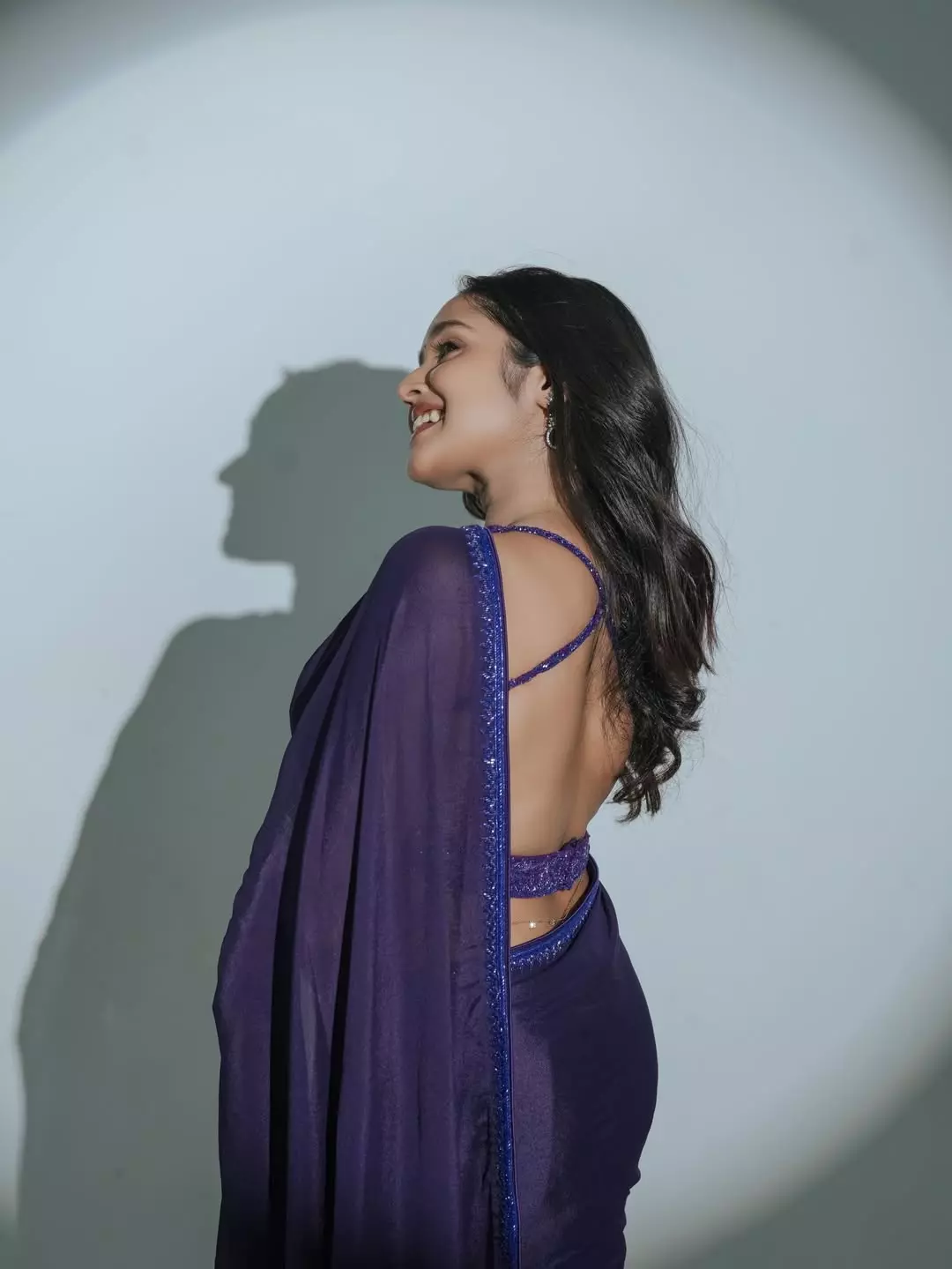 Anikha Surendran Stuns in Violet Saree, Timeless Elegance Meets Youthful Charm Anikha Surendran Stuns in Violet Saree, Timeless Elegance Meets Youthful Charm