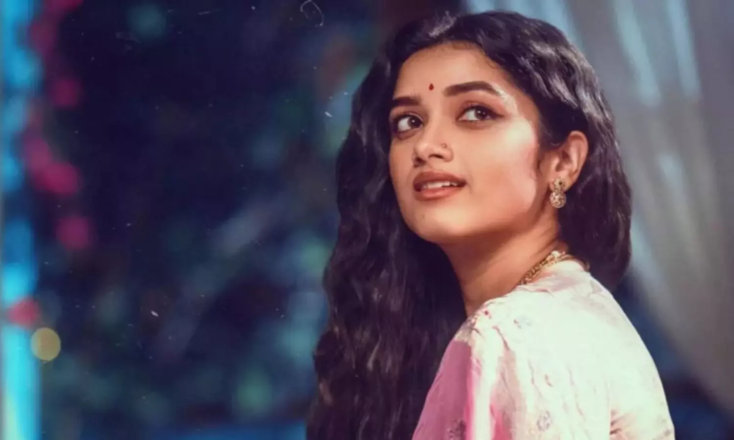 భాగ్య శ్రీ డ్రీమ్ రోల్ అరుంధ‌తిలో జేజ‌మ్మ‌!