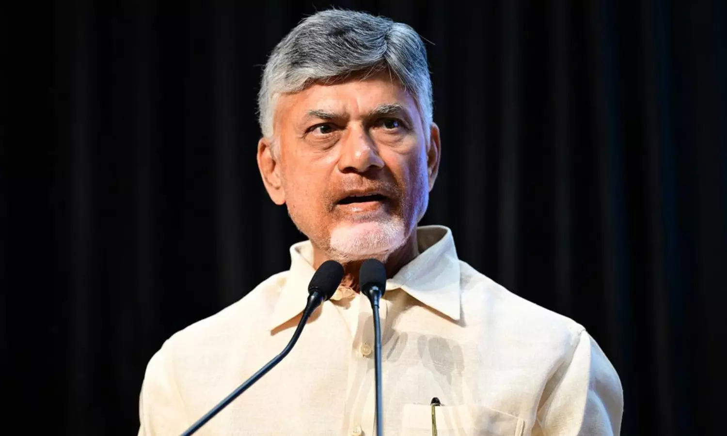 ఎమ్మెల్యే డైరీ: ఈ డేట్లు ఫుల్ బిజీ.. !