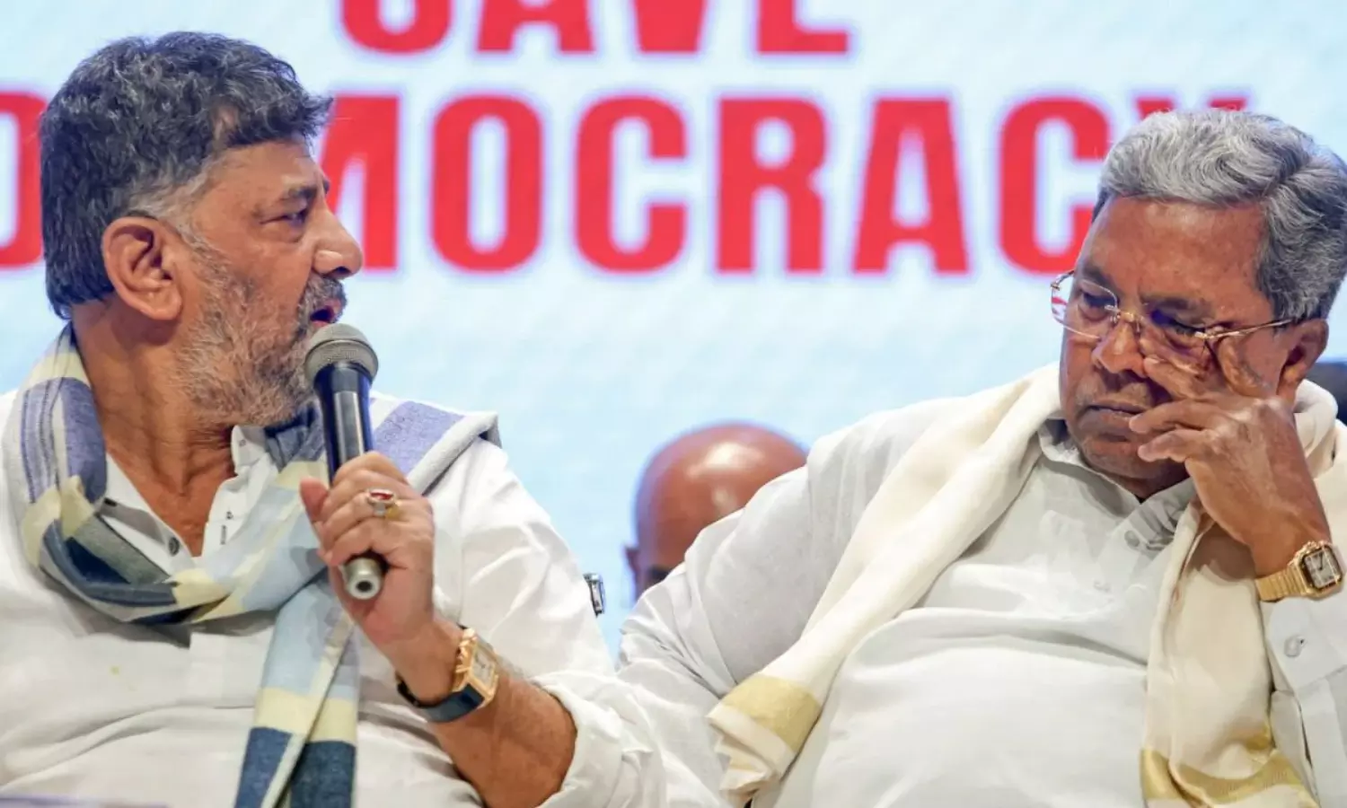 కాంగ్రెస్ వీక్ పాయింట్ తో ట్రబుల్ షూటర్ చెలగాటం