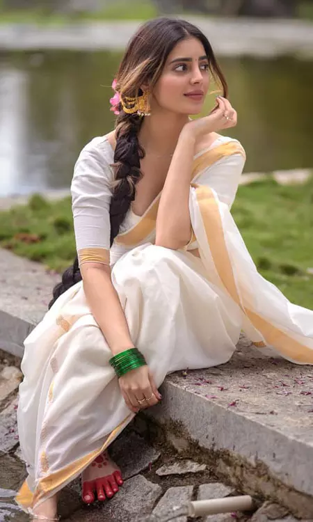 Kushitha Kallapu Stuns in Traditional Kerala Kasavu Saree