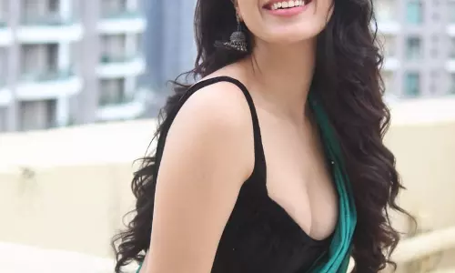 Aarti Chikara Shines in Teal Saree and Velvet Blouse