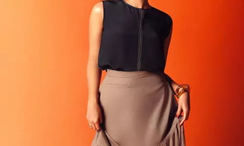 Anupama Parameswaran Stuns in Fiery Orange Backdrop, Effortless Cool Redefined