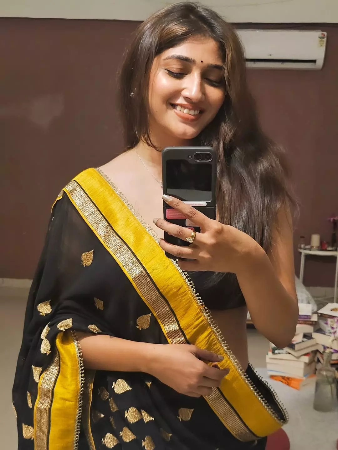 Priya Vadlamani Stuns Fans with Traditional Saree Selfie