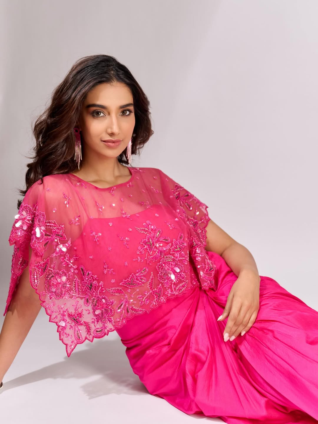 Meenakshi Chaudhary Looks Mesmerizing in Pink