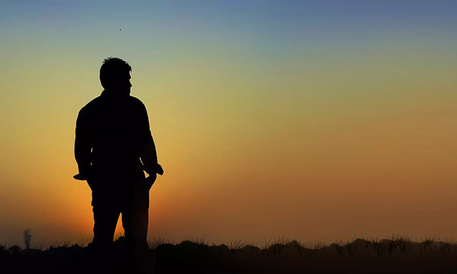 భార్యను వదిలేసి ప్రియురాలి కోసం నడిరోడ్డు మీద ఆత్మహత్యాయత్నం