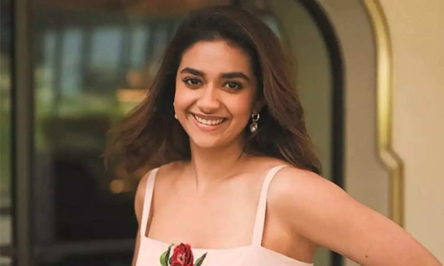 గ్లామర్ వర్క్ అవుట్ కాలేదని ఈసారి అలా..? గ్లామర్ వర్క్ అవుట్ కాలేదని ఈసారి అలా..?