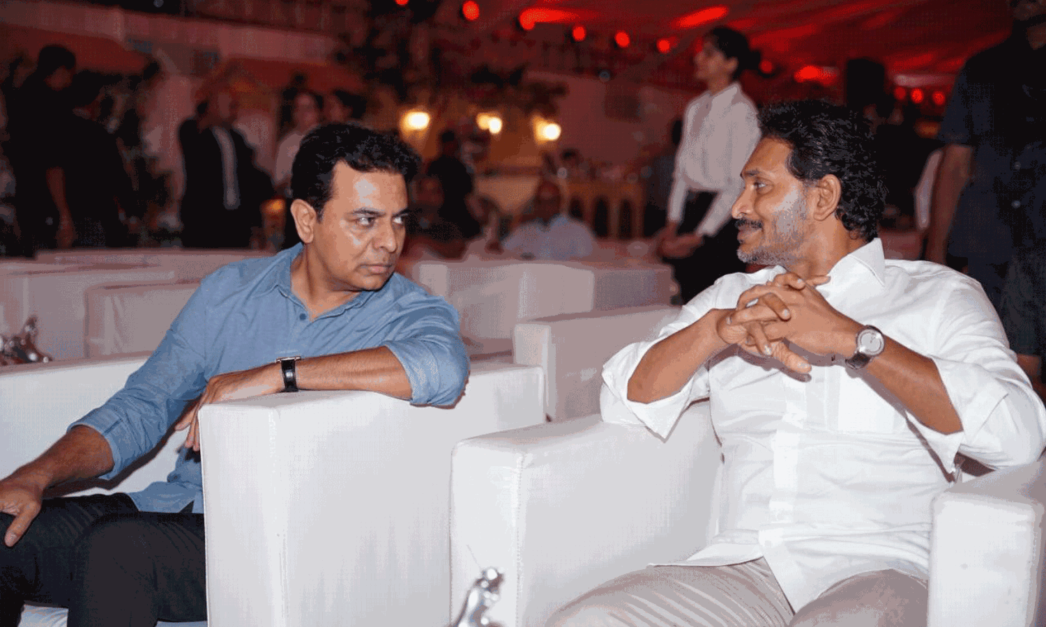 జగన్ కేటీఆర్ కాంబో...సోషల్ మీడియాలో వైరల్ జగన్ కేటీఆర్ కాంబో...సోషల్ మీడియాలో వైరల్