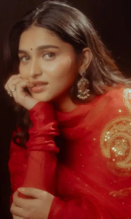 Kayadu Lohar Stuns Fans with Elegant Photoshoot