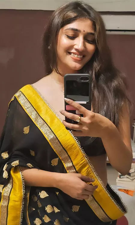 Priya Vadlamani Stuns Fans with Traditional Saree Selfie