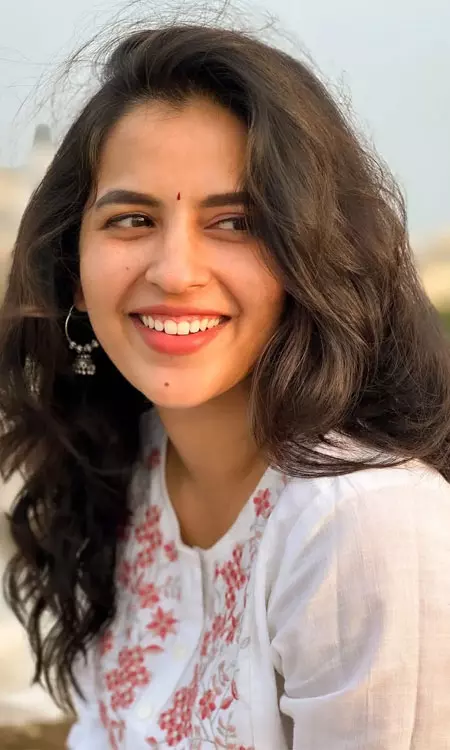 Komalee Prasads Cheerful Golden Hour Clicks