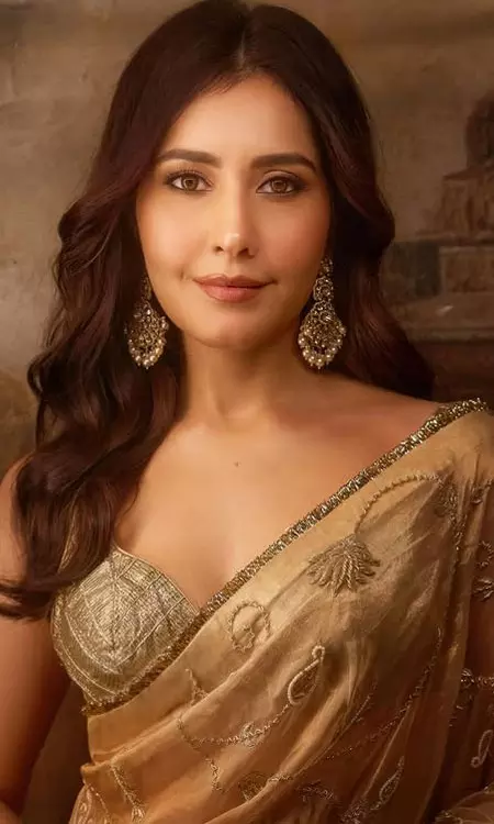 Raashi Khanna Shines at 120 Bahadur Premiere