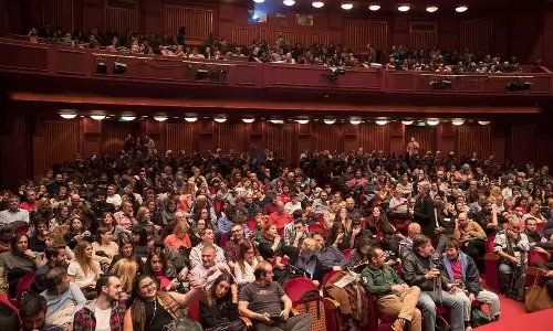 హీరోనా? డైరెక్టరా?.. థియేటర్ కి జనాన్ని రప్పించేది ఎవరు?