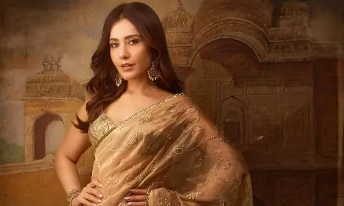 పిక్‌టాక్ : అందాలు రాశి పోసి చీర కడితే...!