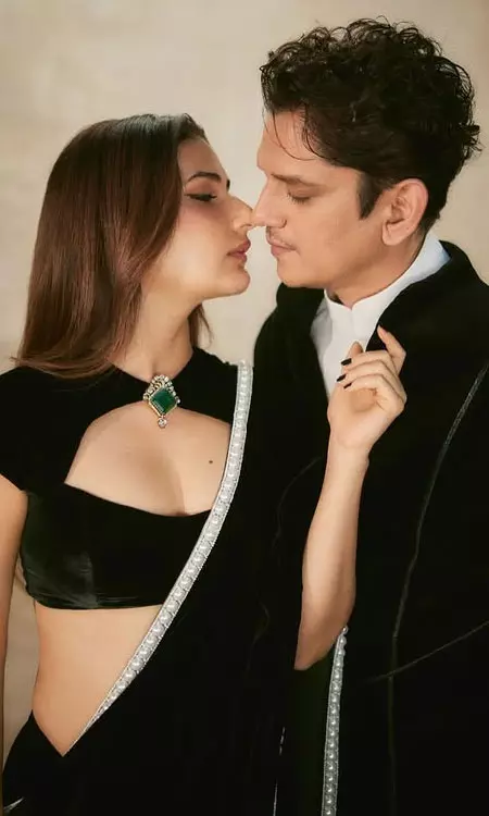 Romantic Frame Of Vijay Varma And Fatima Sana Shaikh