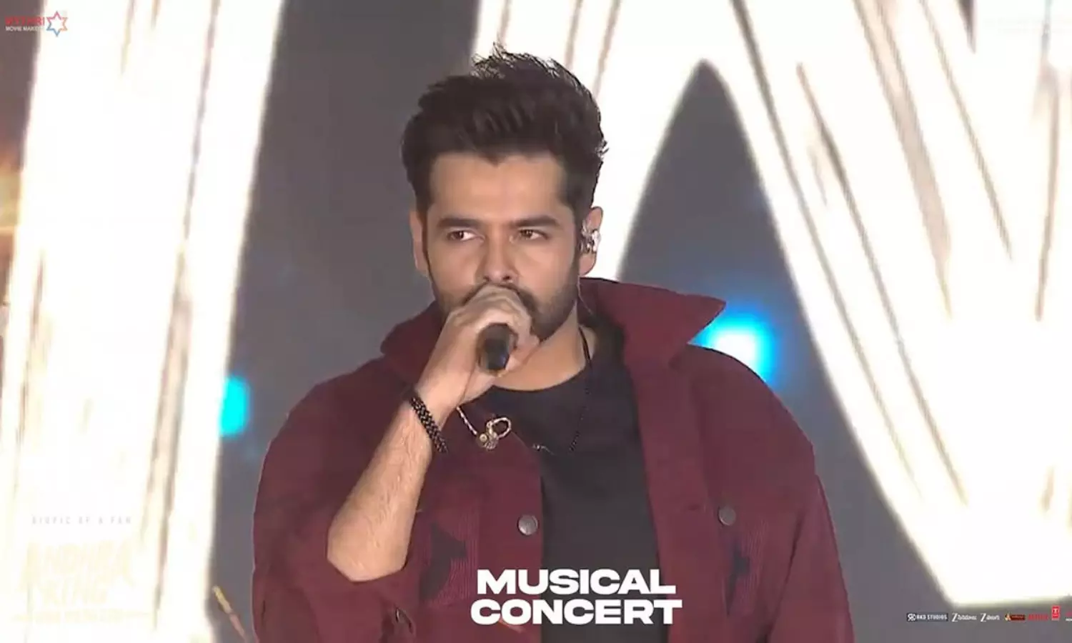 రామ్ కొత్త ట్రెండ్ కి శ్రీకారం..? రామ్ కొత్త ట్రెండ్ కి శ్రీకారం..?