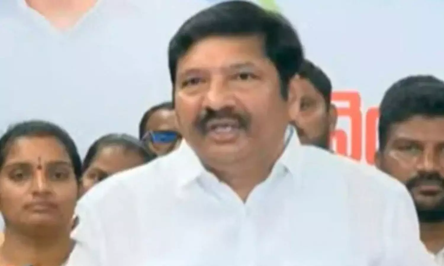 జోగి కేసులో కీలక మలుపు.. పోలీసుల చేతిలో లెక్కల పుస్తకం జోగి కేసులో కీలక మలుపు.. పోలీసుల చేతిలో లెక్కల పుస్తకం