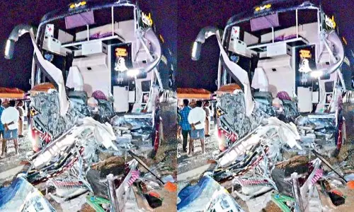 వణుకు పుట్టించే మరో రోడ్డు ప్రమాదం.. అర్థరాత్రి నంద్యాలలో బస్సు -లారీ ఢీ