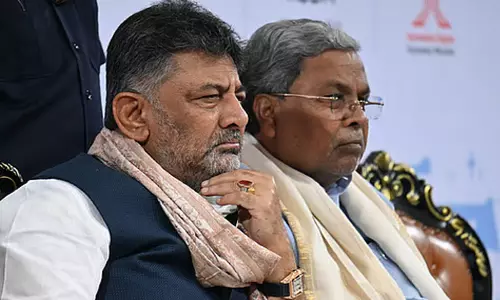 ఒకే వేదికపై సిద్దూ - డీకే.. ఎంత ఆత్మీయంగా కనిపించారో!