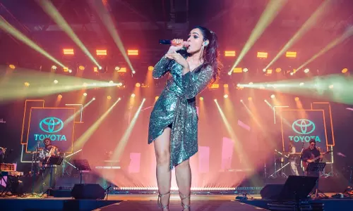 Andrea Jeremiah Shines On Stage