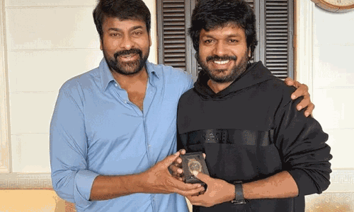 రావిపూడి కోసం చిరు స్పెషల్ సర్ ప్రైజ్ రావిపూడి కోసం చిరు స్పెషల్ సర్ ప్రైజ్