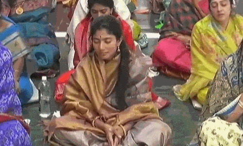 ప‌ల్ల‌వి ముందు సాయి ఆయ‌న దీవెన‌తోనే!