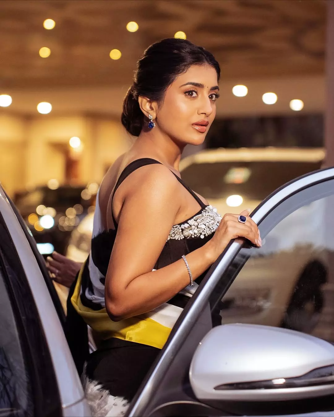 rashi singh stuns in black, white, and yellow tie-dye saree on instagram rashi singh stuns in black, white, and yellow tie-dye saree on instagram