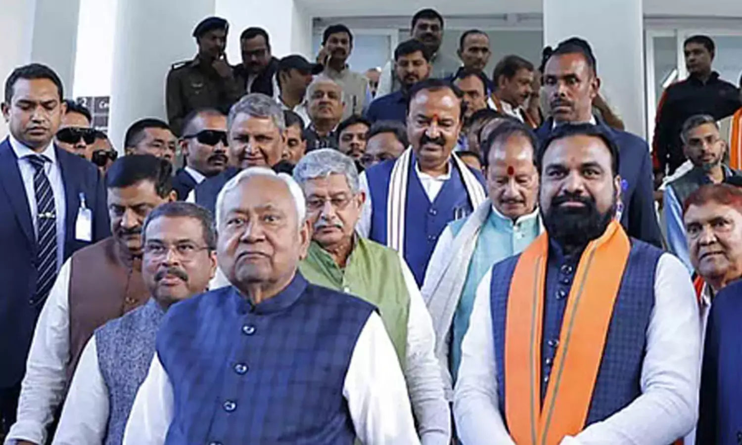 నితీష్ కేబినెట్ లో సగం మందిపై క్రిమినల్ కేసులు నితీష్ కేబినెట్ లో సగం మందిపై క్రిమినల్ కేసులు