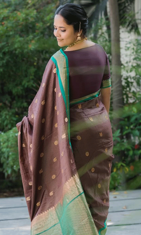 Anasuya’s Fierce Look in Saree