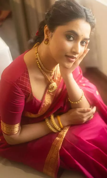 Priyanka Arul Mohan is Red Rose In The Maroon Saree