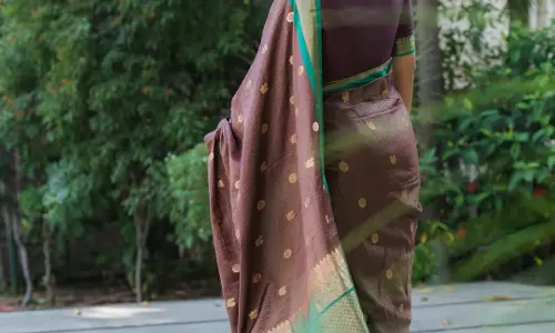 Anasuya’s Fierce Look in Saree