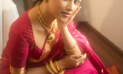 Priyanka Arul Mohan is Red Rose In The Maroon Saree