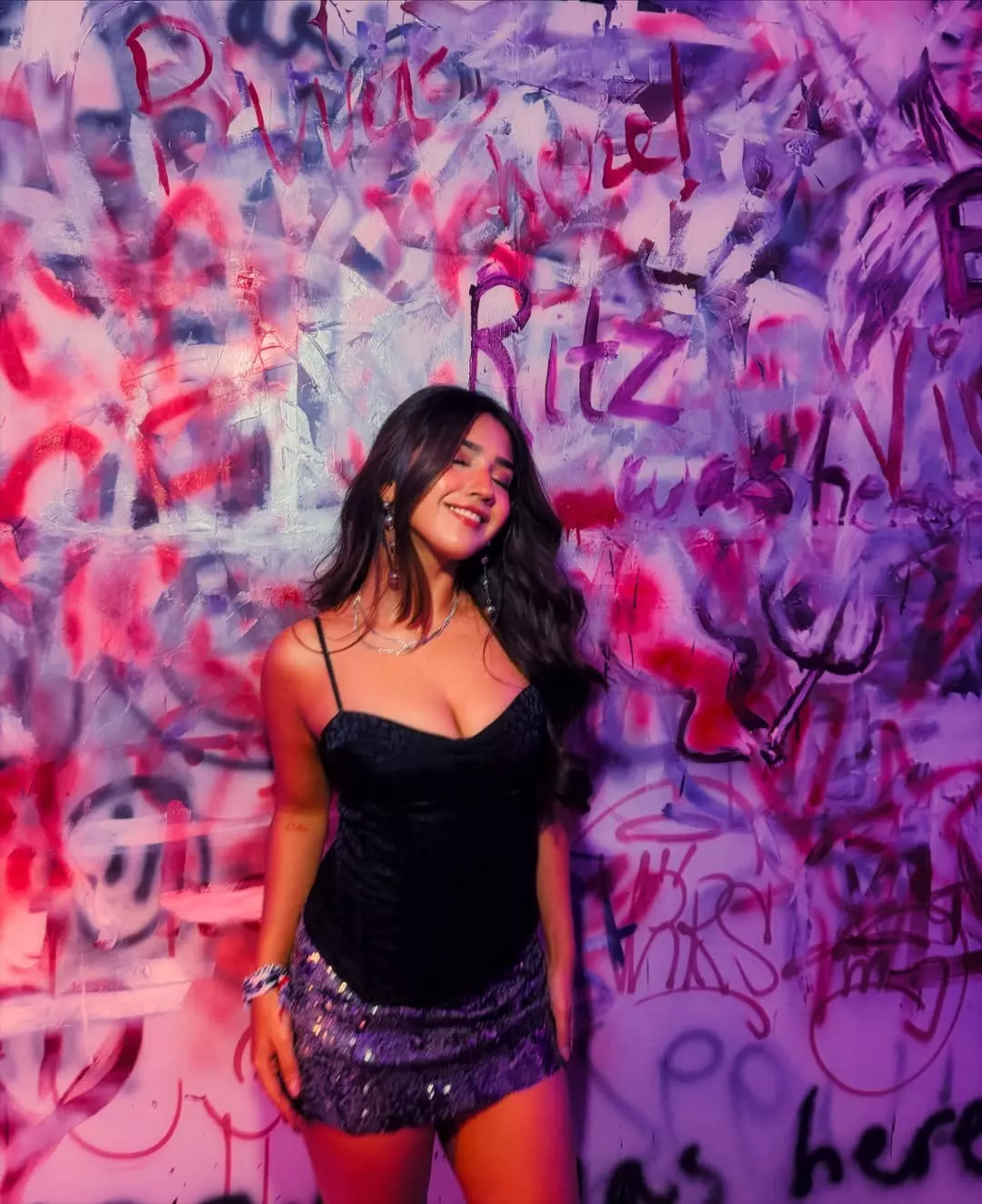 Roshni Walia stuns in party-ready outfit as digital fame rises Roshni Walia stuns in party-ready outfit as digital fame rises