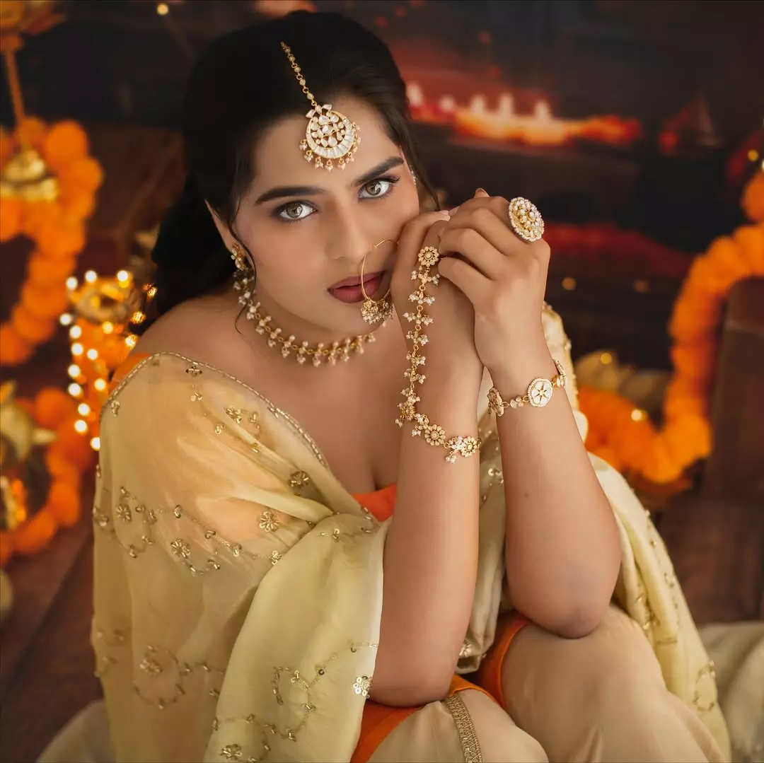 Kavya Kalyanram blends tradition and sparkle in stunning saree look