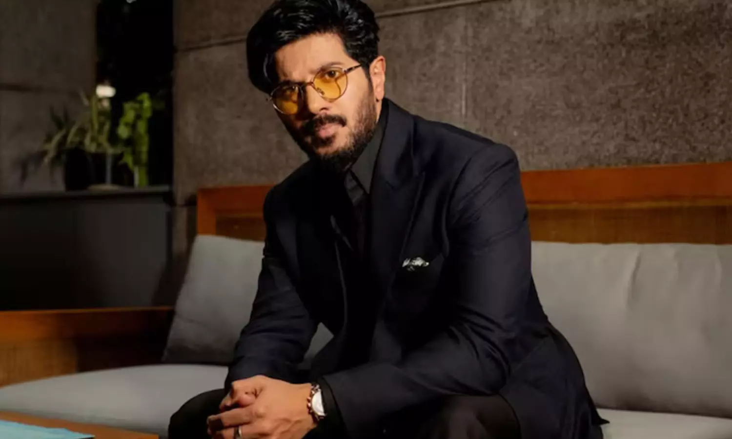 అతని బయోపిక్.. దుల్కర్ మాత్రమే ఎందుకంటే..? అతని బయోపిక్.. దుల్కర్ మాత్రమే ఎందుకంటే..?