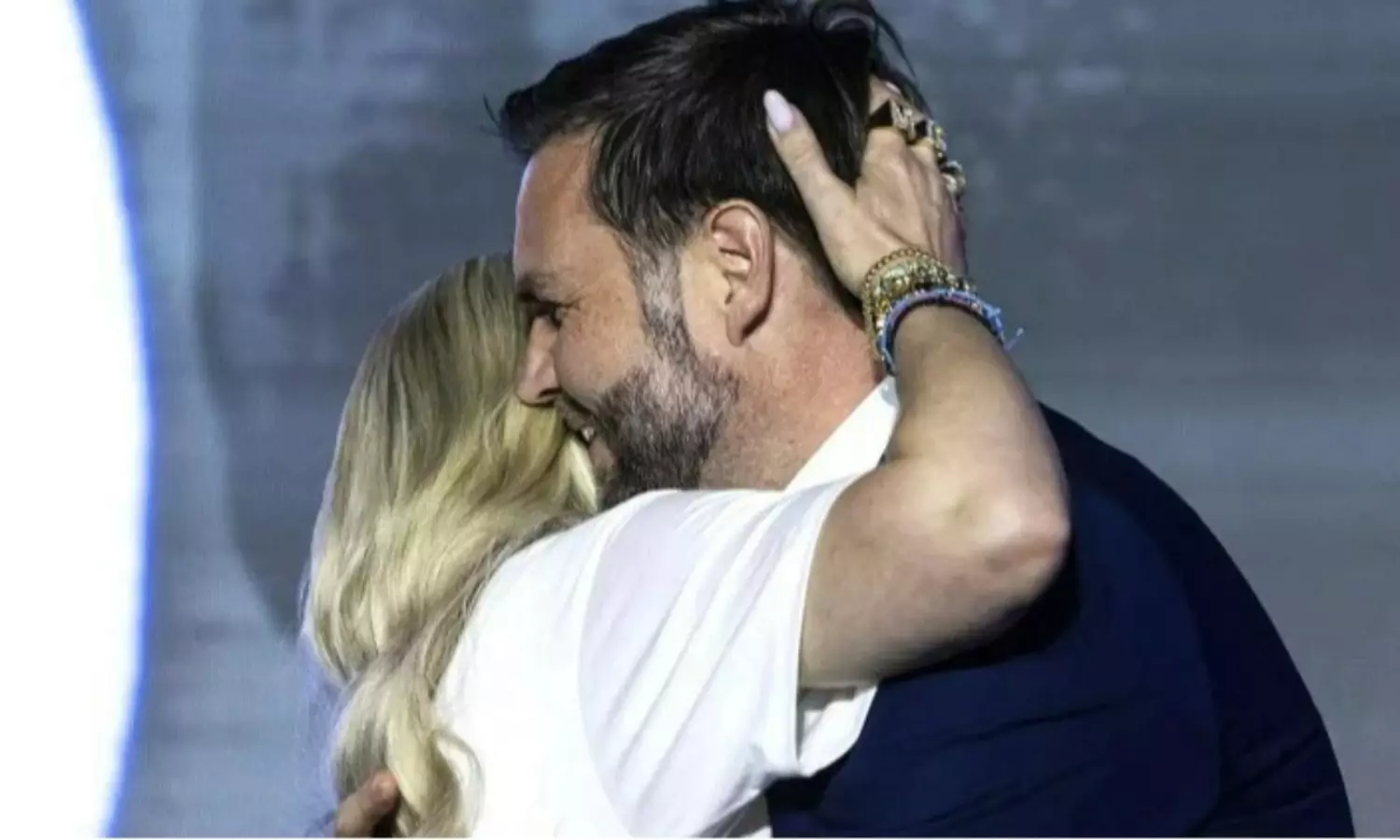 జేడీ వాన్స్ తో అలా హగ్ వివాదం.. క్లారిటీ ఇచ్చిన ఎరికా కిర్క్