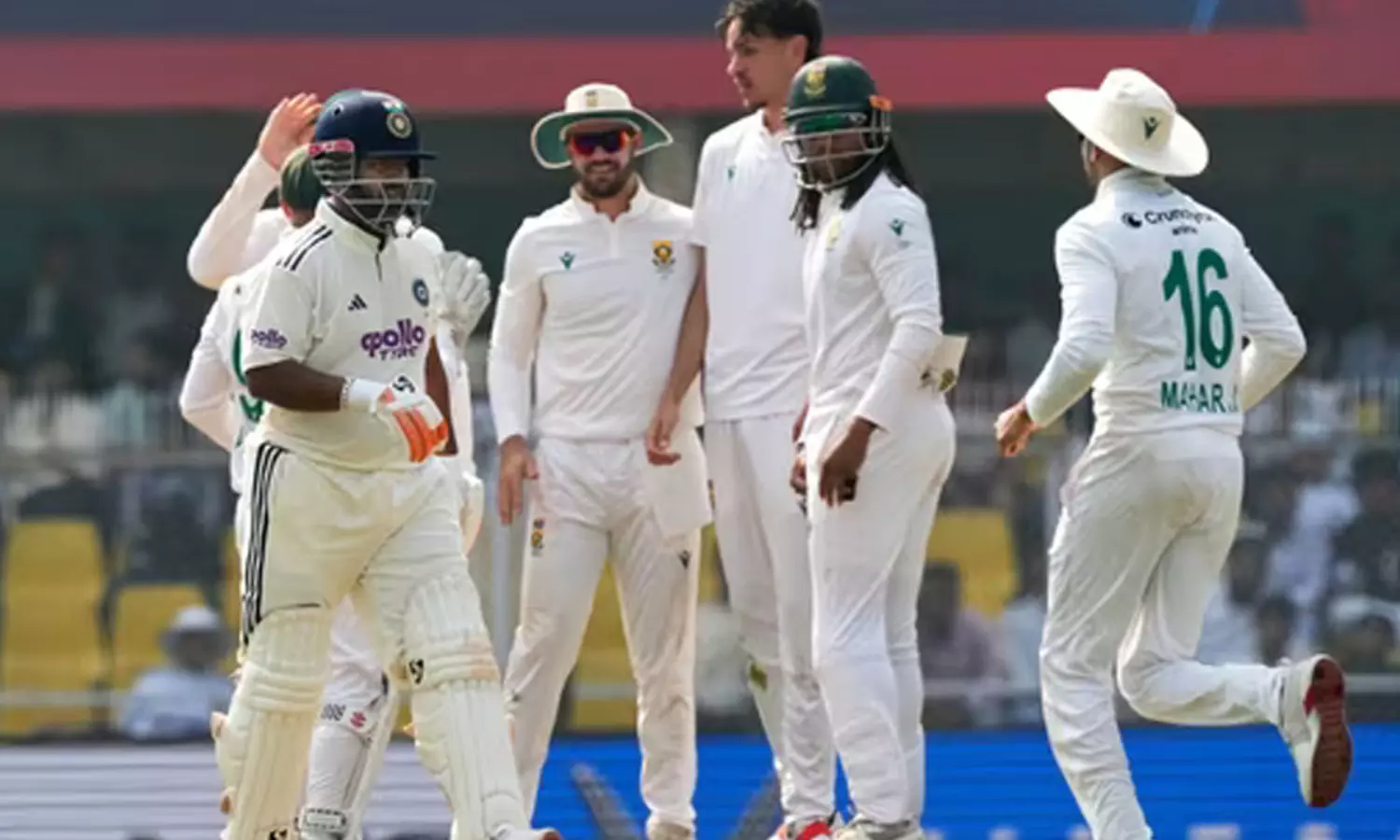 చరిత్రలో తొలిసారి... స్వదేశంలో టీమ్ ఇండియాకు డబుల్ వైట్ వాష్! చరిత్రలో తొలిసారి... స్వదేశంలో టీమ్ ఇండియాకు డబుల్ వైట్ వాష్!