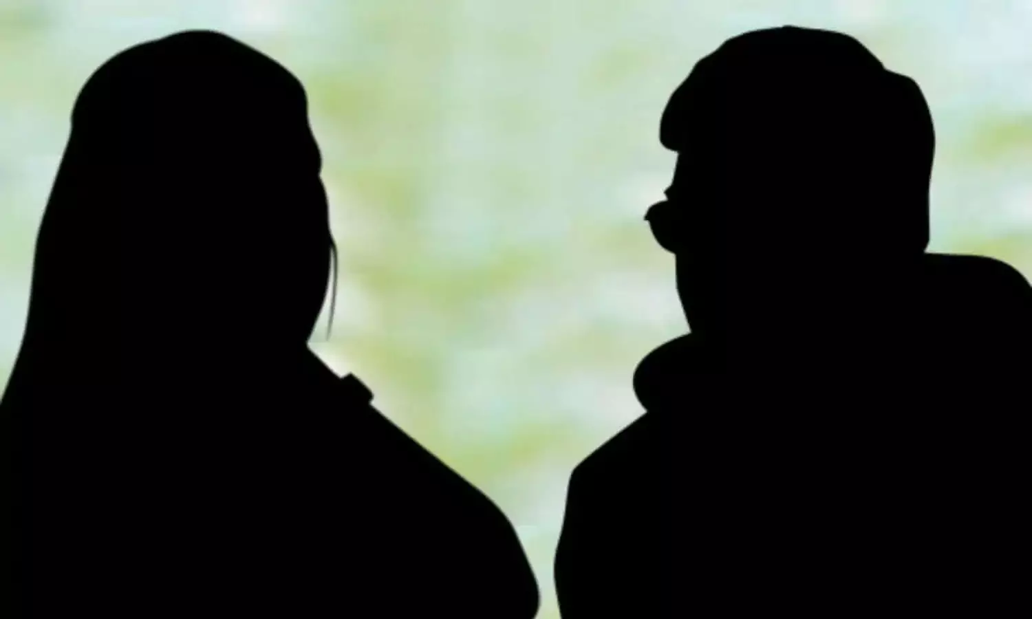 హీరోయిన్‌కి క్లోజ్ అవ్వ‌డానికి కొంటె వేషాలు